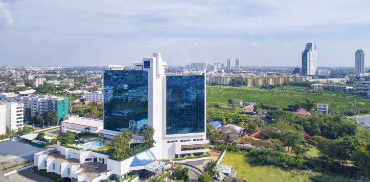 novotel-hotel-bangkok-bangna-gallery-facade-and-lobby-image01-2